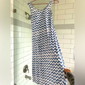 UNIQLO Disney sleeveless summer dress. Xs. Padded bra insert.